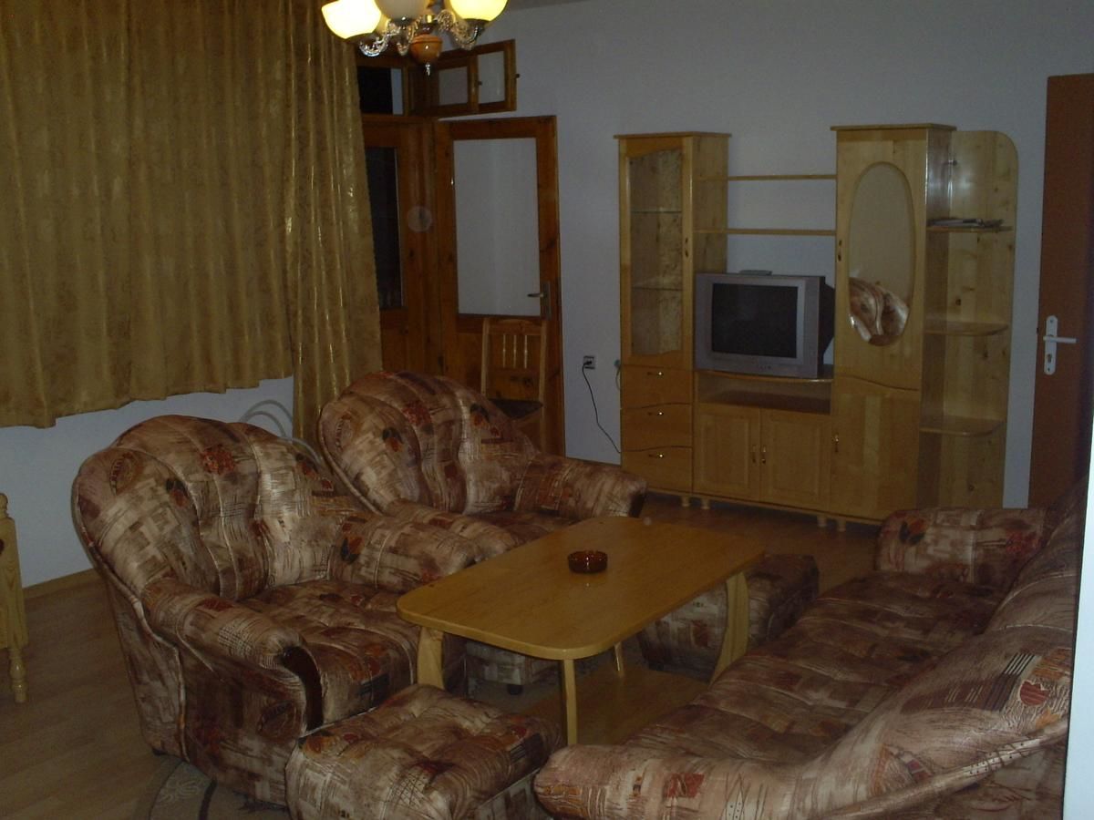 Отель Family Hotel Byalata Kashta Баните