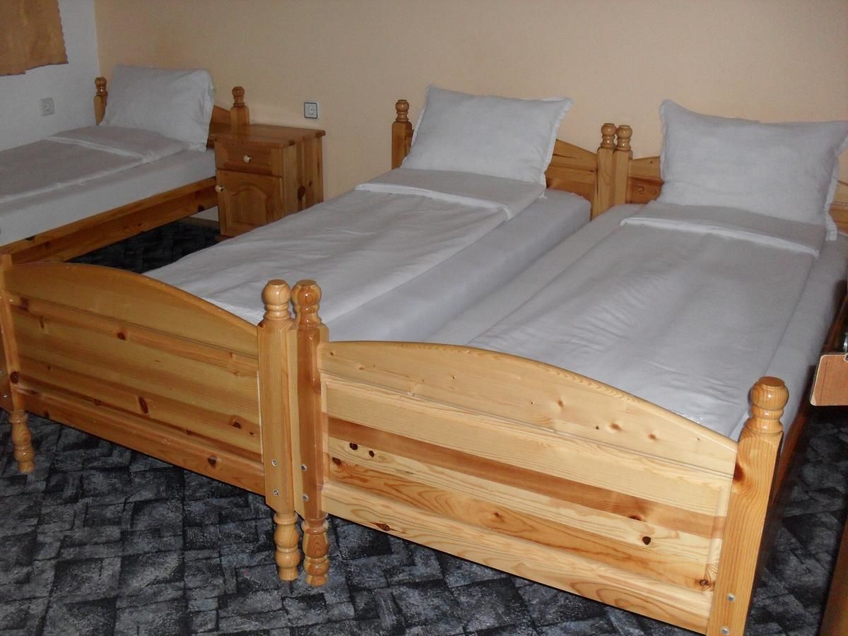 Отель Family Hotel Byalata Kashta Баните