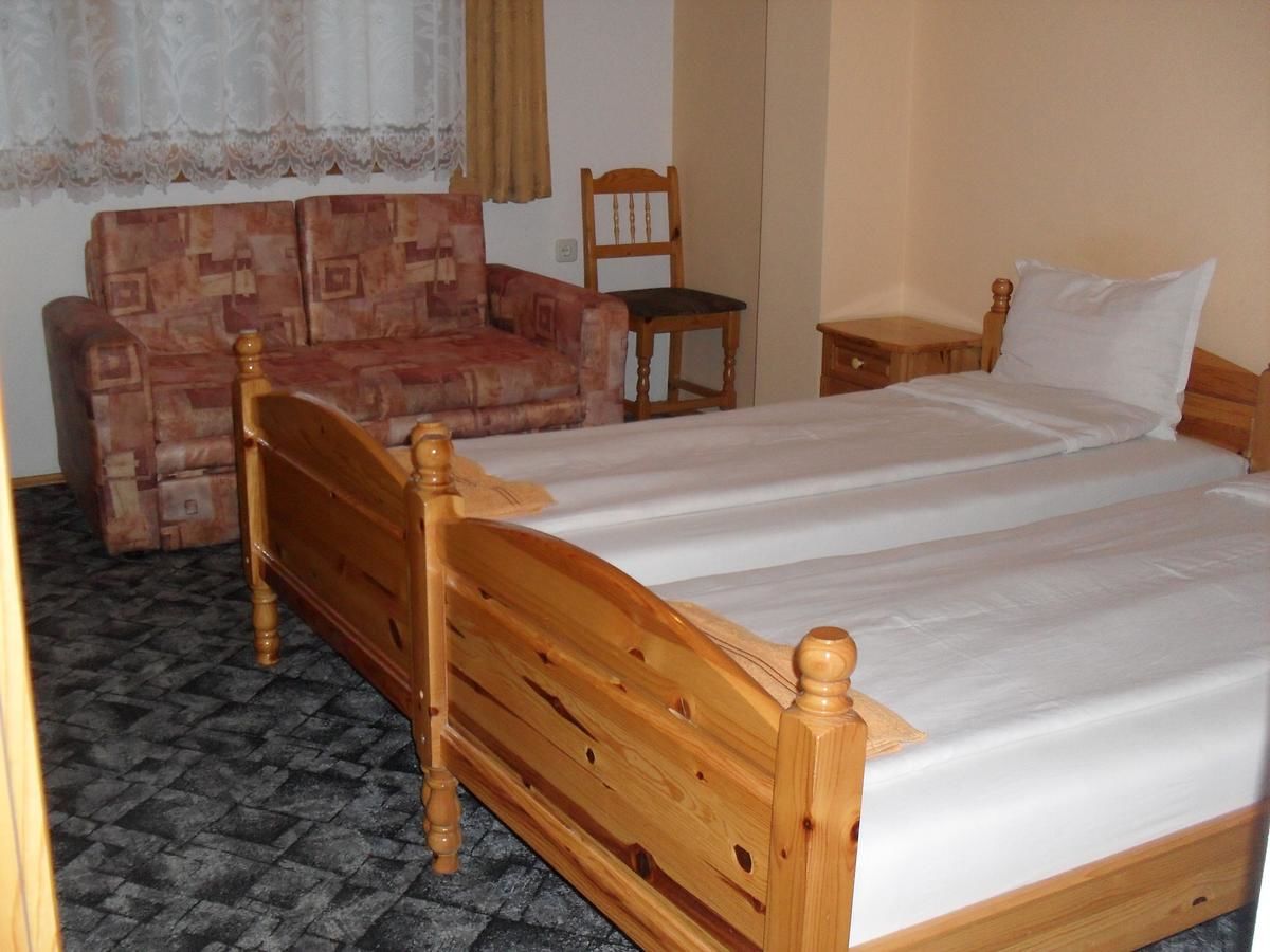 Отель Family Hotel Byalata Kashta Баните-39