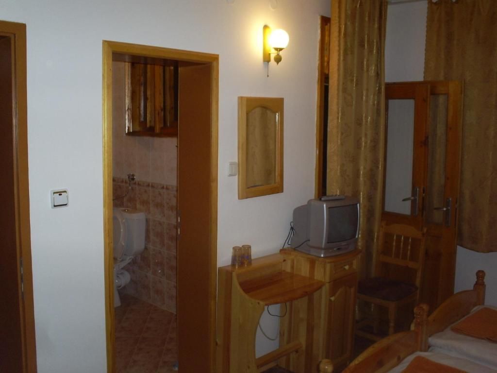 Отель Family Hotel Byalata Kashta Баните