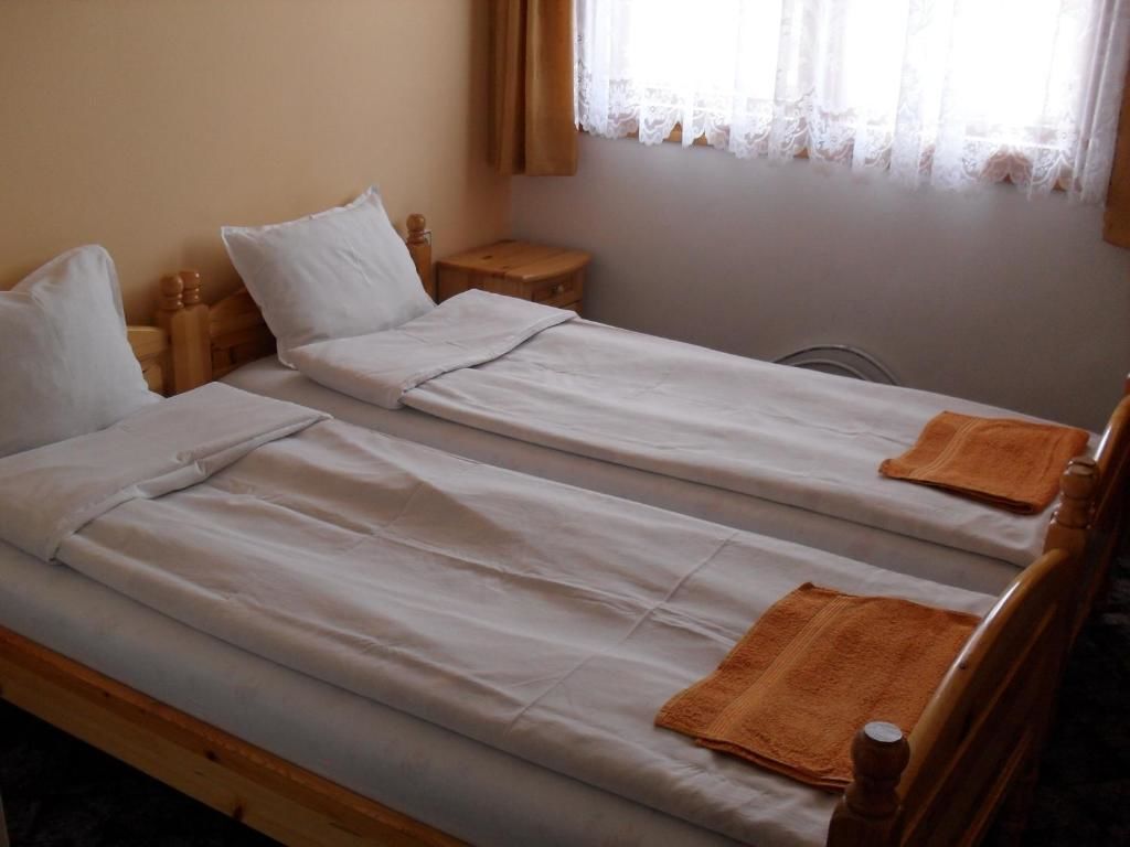 Отель Family Hotel Byalata Kashta Баните