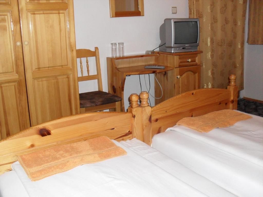 Отель Family Hotel Byalata Kashta Баните-53